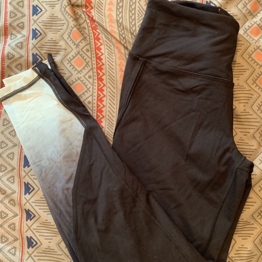 NWOT Victoria’s Secret Ombré Capri Leggings Small